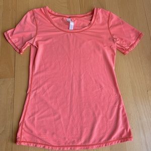 Lululemon t-shirt! Size 4. Lightly worn.